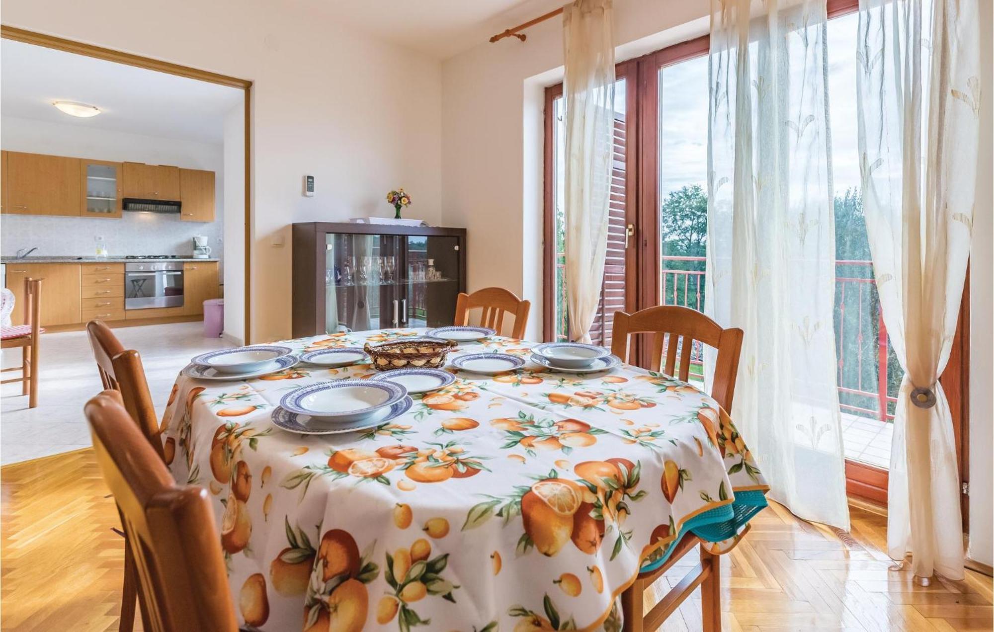 6 Bedroom Nice Home In Segotici ภายนอก รูปภาพ