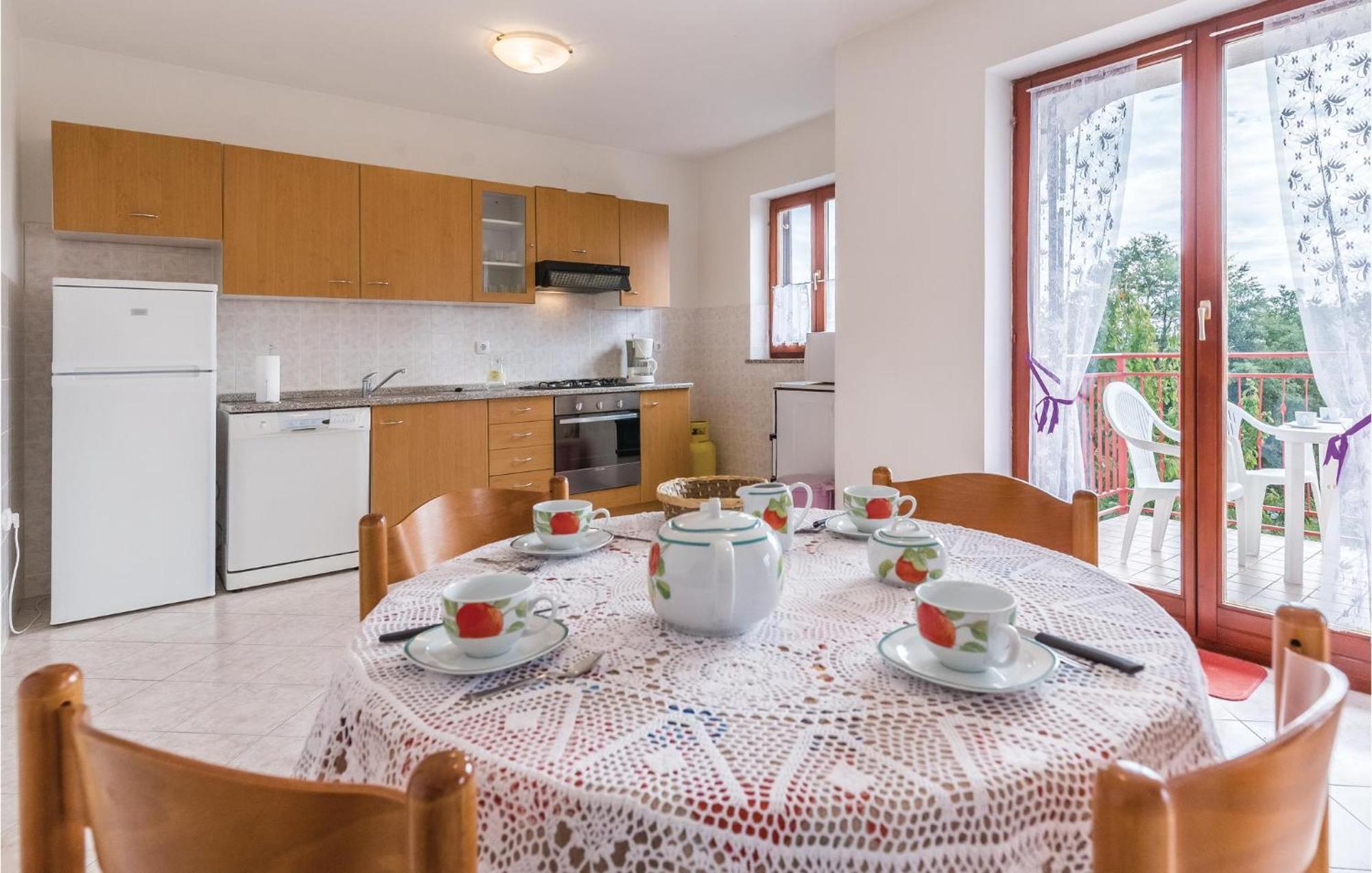 6 Bedroom Nice Home In Segotici ภายนอก รูปภาพ