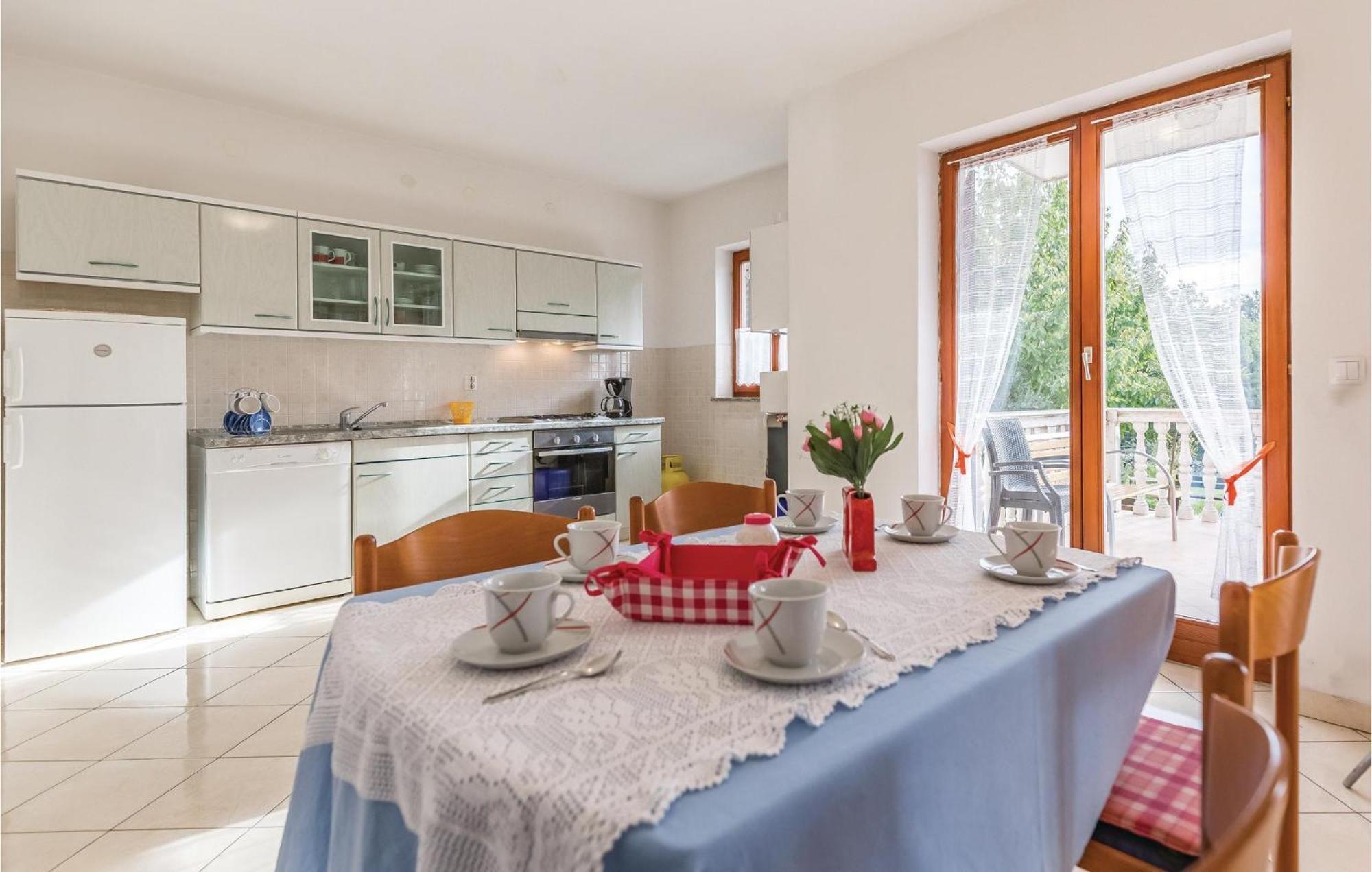 6 Bedroom Nice Home In Segotici ภายนอก รูปภาพ