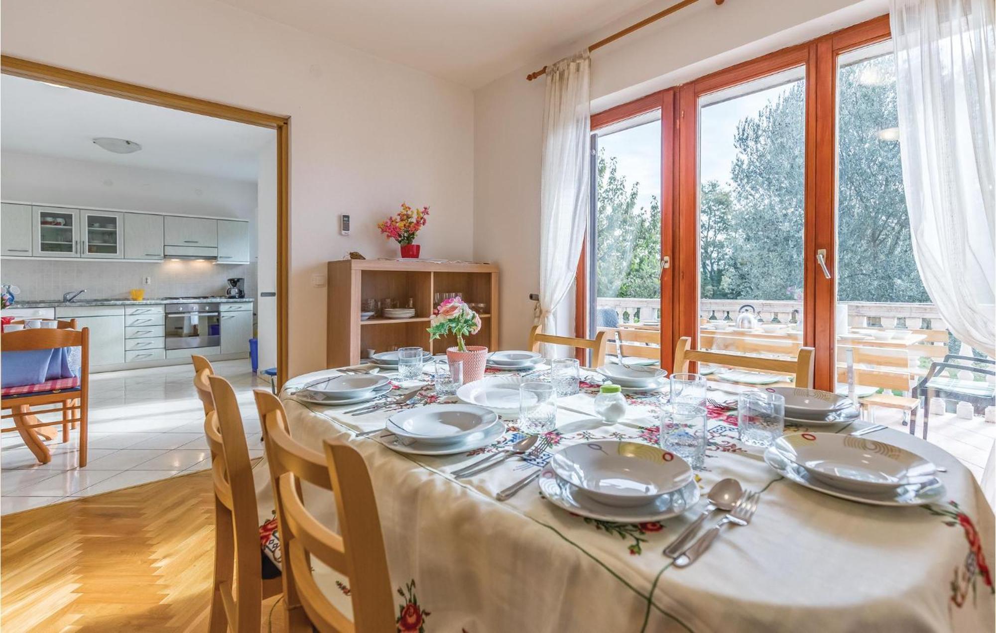 6 Bedroom Nice Home In Segotici ภายนอก รูปภาพ