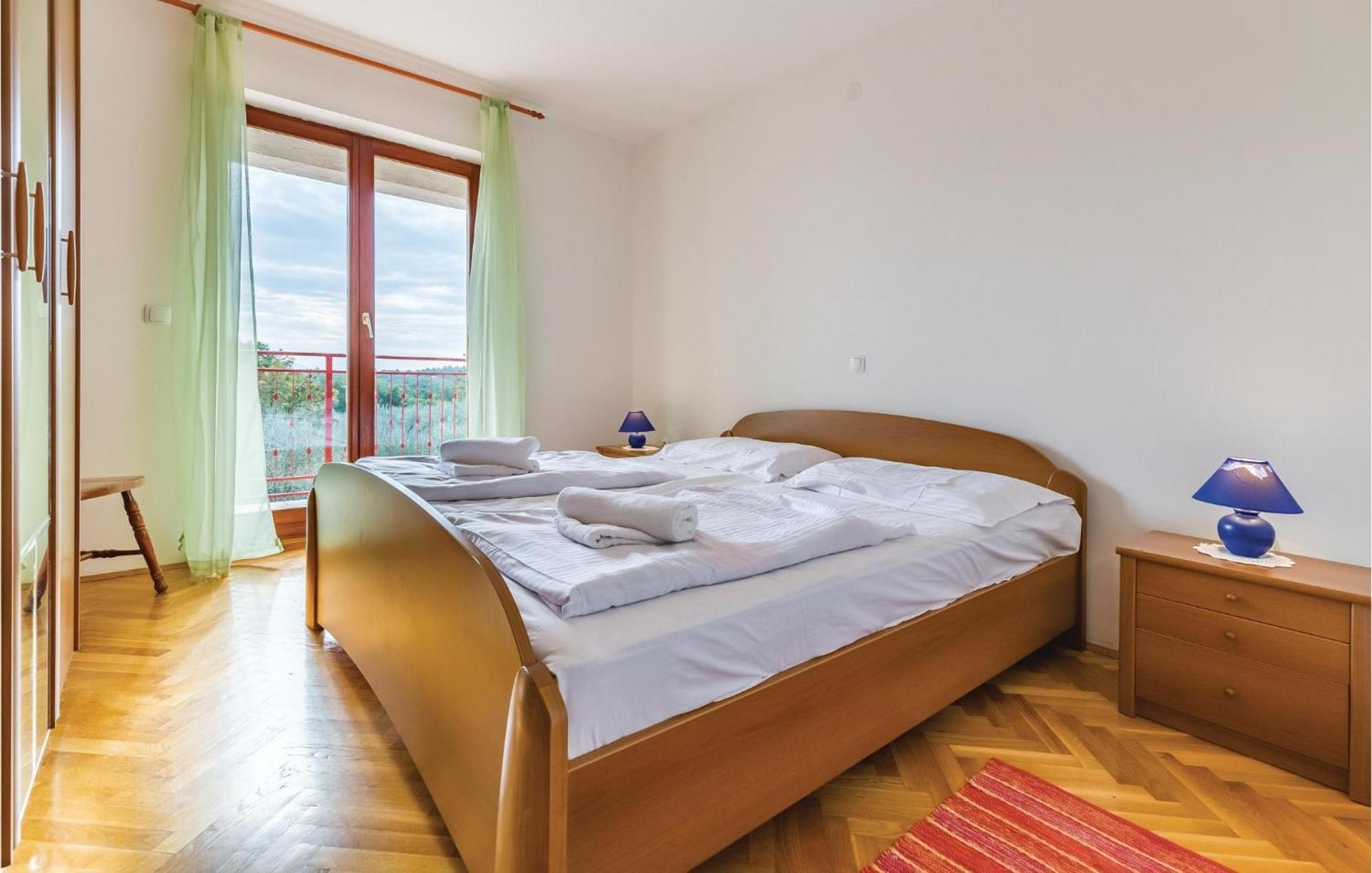 6 Bedroom Nice Home In Segotici ภายนอก รูปภาพ