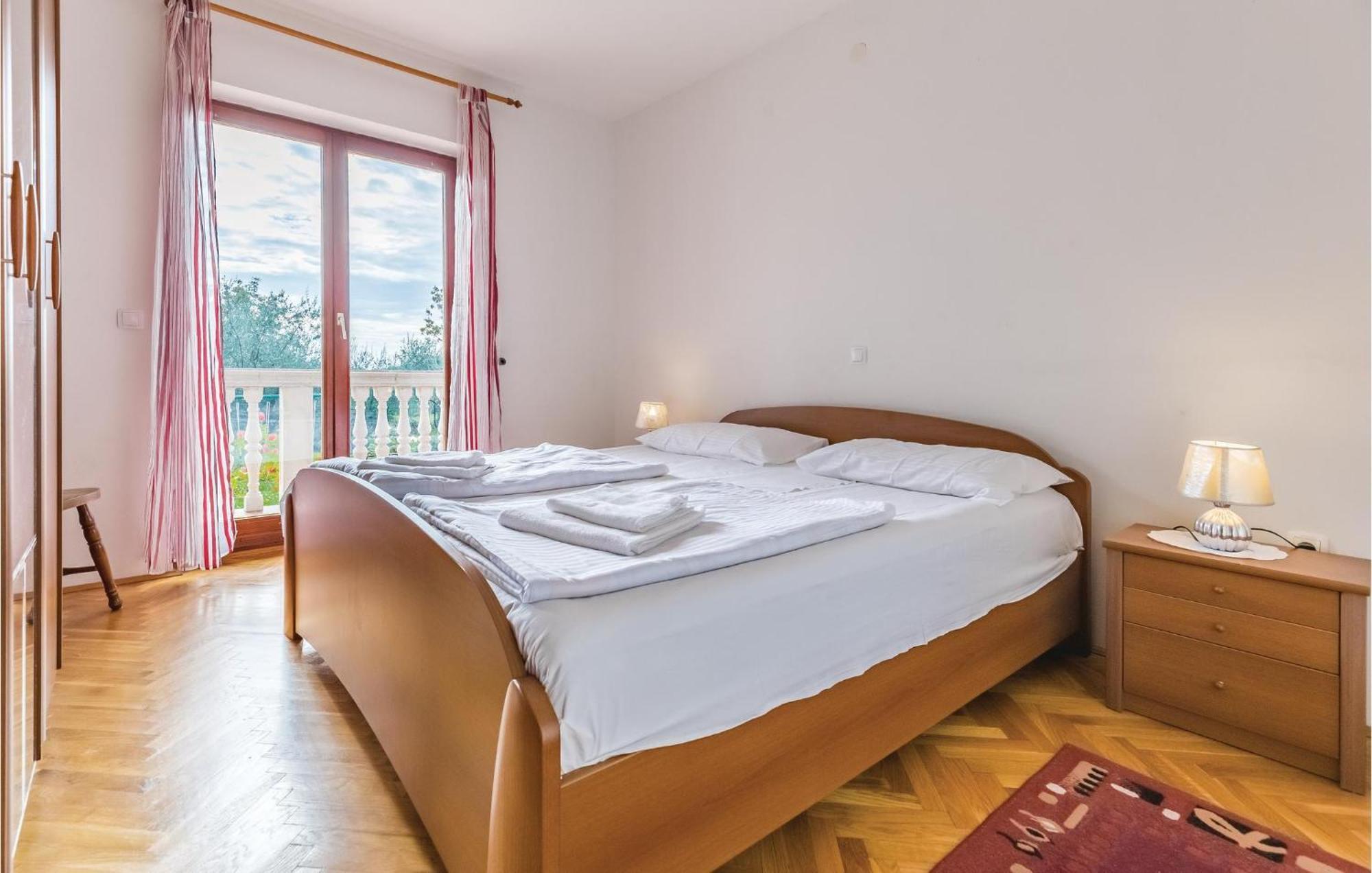 6 Bedroom Nice Home In Segotici ภายนอก รูปภาพ