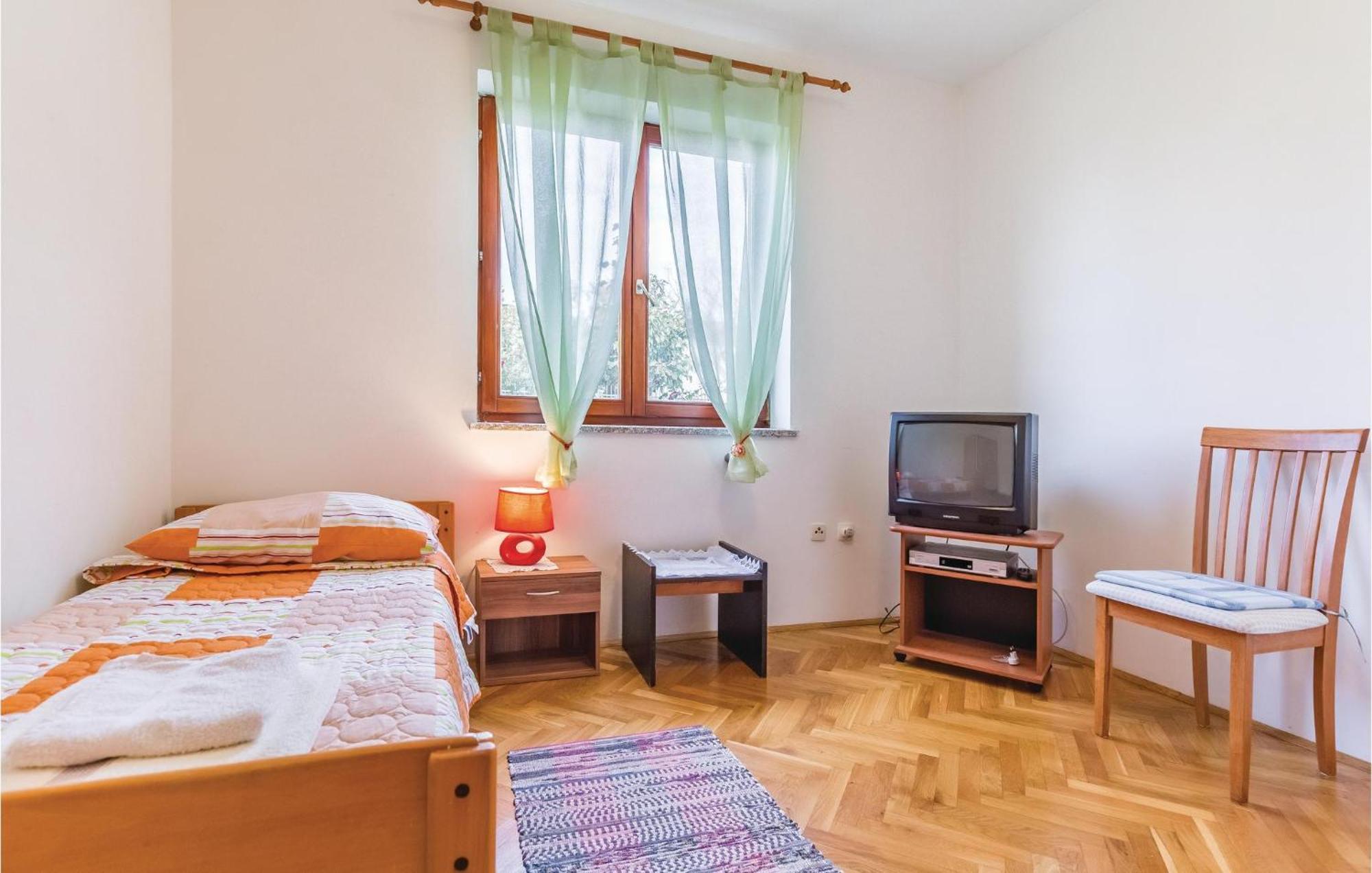6 Bedroom Nice Home In Segotici ภายนอก รูปภาพ