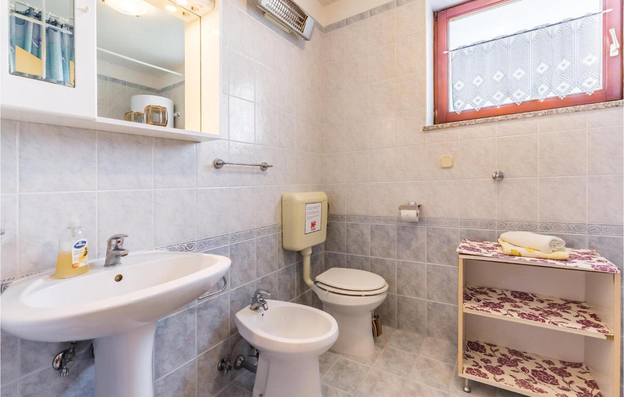6 Bedroom Nice Home In Segotici ภายนอก รูปภาพ